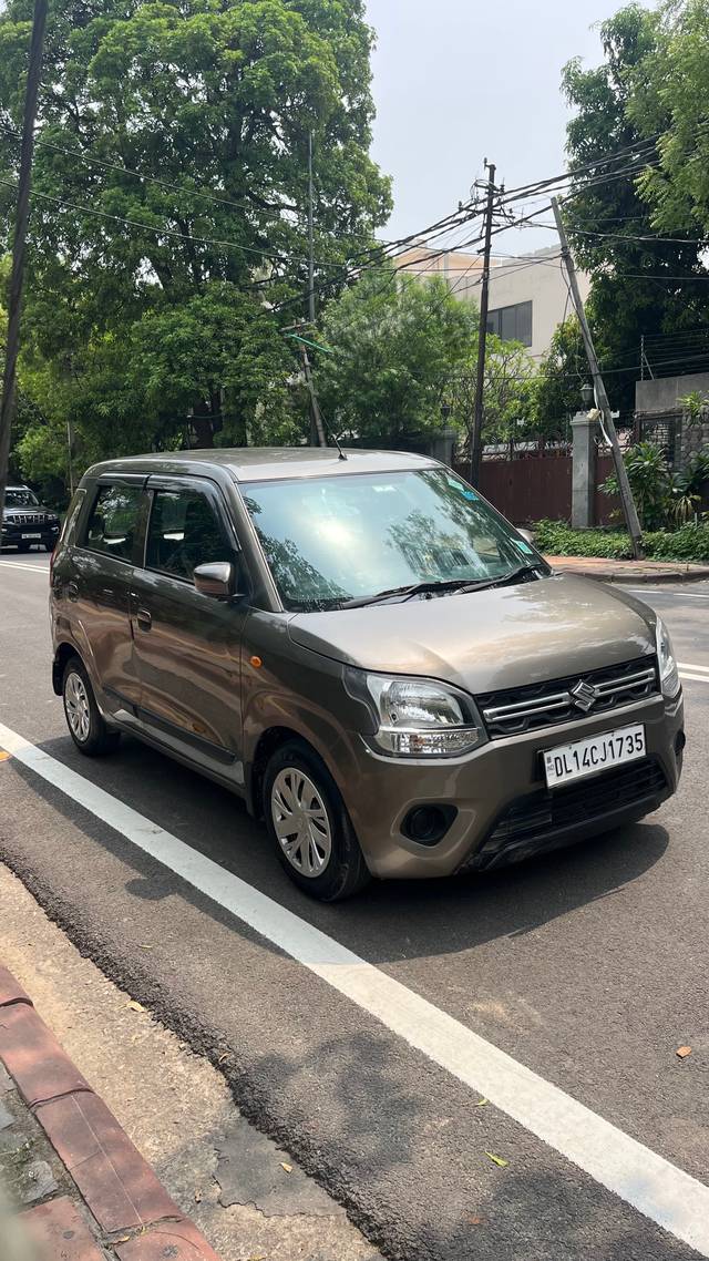 https://images10.gaadi.com/usedcar_image/DBD0CD4C-063F-47CE-8392-7A1B25BC541A/original/b54a2466-165c-465c-af65-7e122bda4ad1.jpg?imwidth=6402
