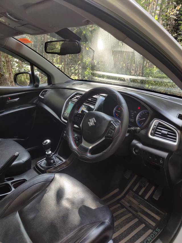 https://images10.gaadi.com/usedcar_image/E455248C-B8ED-477B-87D8-6D50789B7F79/original/891d3dc8-70bd-4573-ad9d-52b9946d9fa0.jpg?imwidth=6402