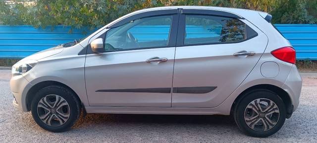https://images10.gaadi.com/usedcar_image/E73C45A0-DC6E-4963-9422-47603F44246D/original/8ea799fa-c584-45e7-aaca-5f341799e30c.jpg?imwidth=6401