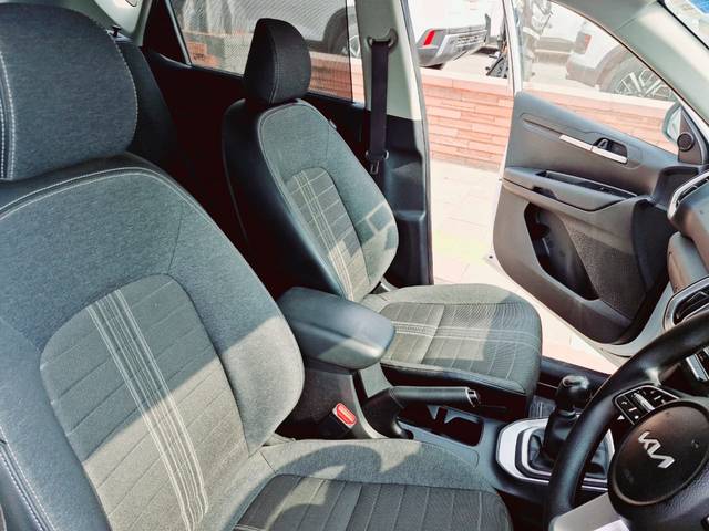 https://images10.gaadi.com/usedcar_image/E8E01421-64F1-4C15-A4EC-8D1BEA710B50/original/a51d93ec-7a65-4fd3-b983-abdb1672633f.jpg?imwidth=6402