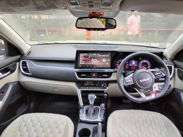 https://images10.gaadi.com/usedcar_image/E8E01421-64F1-4C15-A4EC-8D1BEA710B50/original/bf6cab47-a9f6-471d-96c2-477783615c96.jpg?imwidth=6402