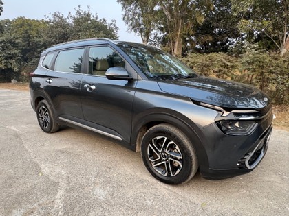 Second-hand 2023 Kia Carens Luxury Plus iMT BSVI for sale in New Delhi