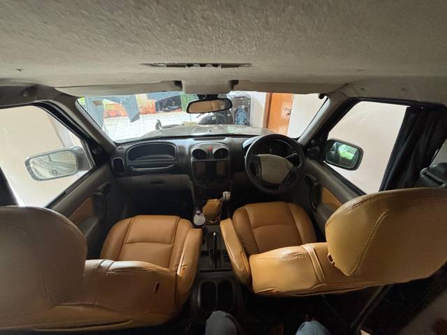 https://images10.gaadi.com/usedcar_image/ED53D47D-58DF-4F3B-8632-336A951D4892/original/946b7234-4561-4f9e-a726-bbbda4af4b1e.jpg?imwidth=6402