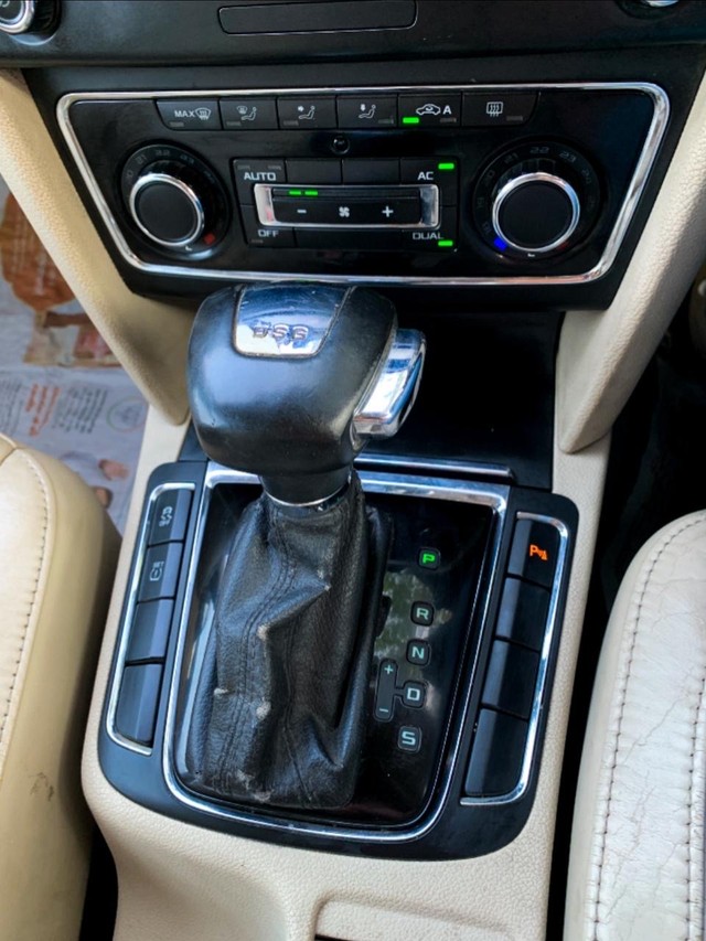 Second-hand 2012 Skoda Superb Elegance 2.0 TDI MT for sale in Jaipur-10