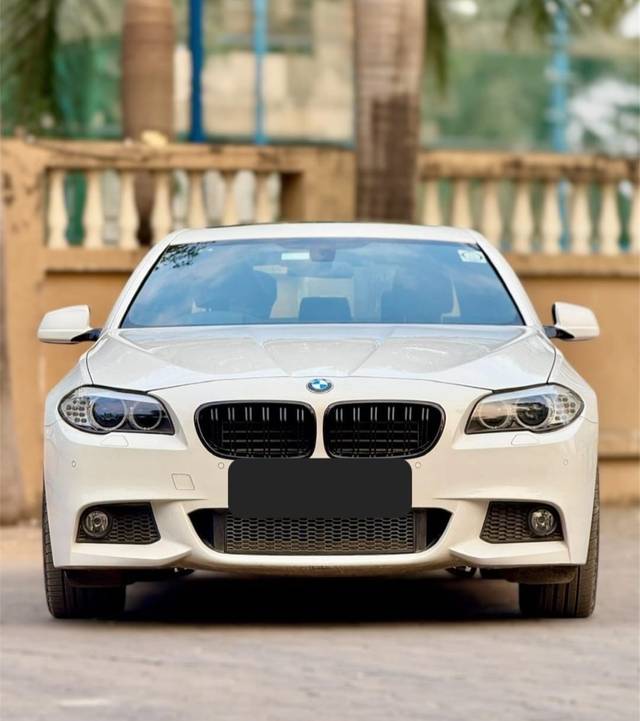 https://images10.gaadi.com/usedcar_image/F6F8E057-126B-414C-AAA7-E55D08152E35/original/a09e5af0-3aee-457b-a8cf-ef4940dcd8f9.jpg?imwidth=6400