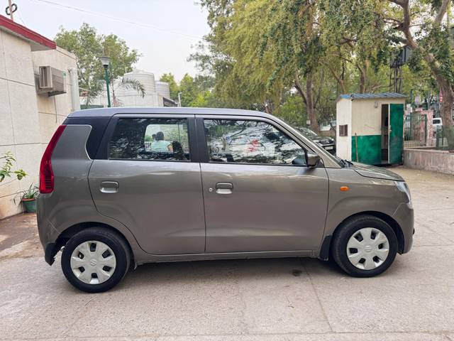https://images10.gaadi.com/usedcar_image/F99030C0-4C22-403B-8AE2-6A86FCEB88C7/original/3f5e3a36-7496-41c9-925e-5300e19c41ee.jpg?imwidth=6401