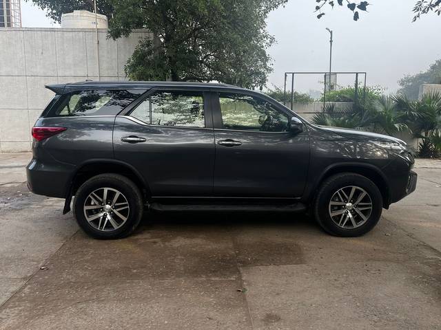 https://images10.gaadi.com/usedcar_image/F99030C0-4C22-403B-8AE2-6A86FCEB88C7/original/8a05a5b8-5ac2-451a-bafa-5a75e4b5ffb4.jpg?imwidth=6401