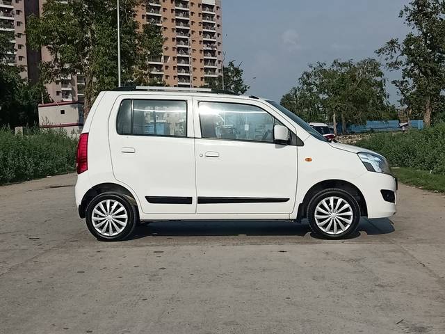 https://images10.gaadi.com/usedcar_image/FA9E4272-DA86-4F1F-83A0-D31A38AD3136/original/326d2055-b962-42b5-9798-13e6e1920fb0.jpg?imwidth=6401