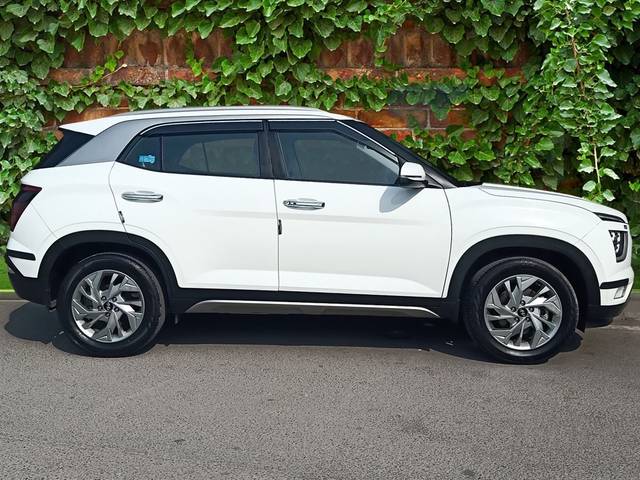 https://images10.gaadi.com/usedcar_image/FA9E4272-DA86-4F1F-83A0-D31A38AD3136/original/54a987ab-9b2d-4c82-87fd-16aa05814c05.jpg?imwidth=6401