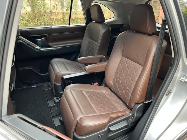 Second-hand 2023 Toyota Innova Hycross ZX Hybrid for sale in New Delhi-16