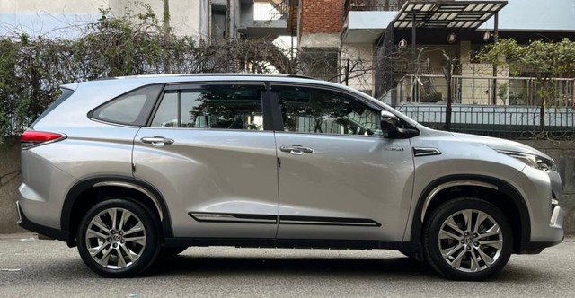 Second-hand 2023 Toyota Innova Hycross ZX Hybrid for sale in New Delhi-1