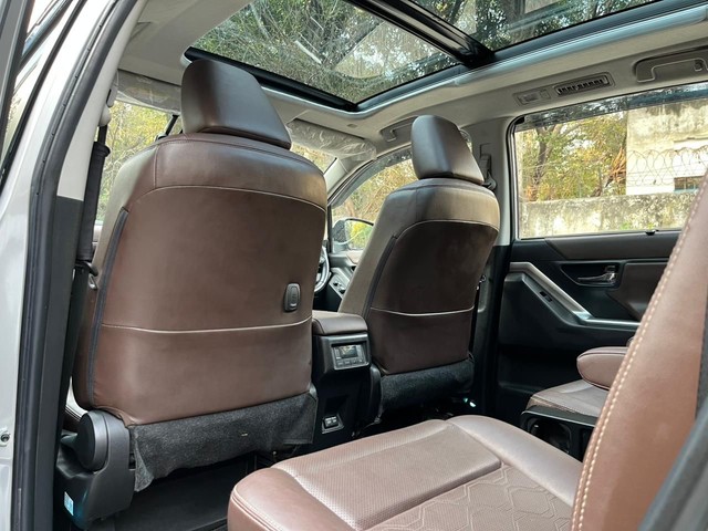 Second-hand 2023 Toyota Innova Hycross ZX Hybrid for sale in New Delhi-15