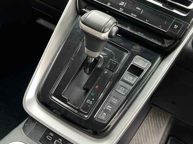 Second-hand 2023 Toyota Innova Hycross ZX Hybrid for sale in New Delhi-18