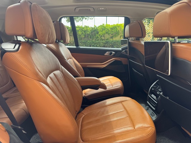 Second-hand 2021 BMW X7 xDrive30d DPE Signature for sale in Bangalore-7