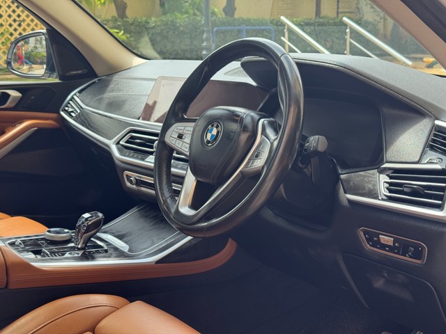 Second-hand 2021 BMW X7 xDrive30d DPE Signature for sale in Bangalore-6