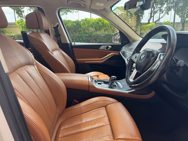 Second-hand 2021 BMW X7 xDrive30d DPE Signature for sale in Bangalore-4