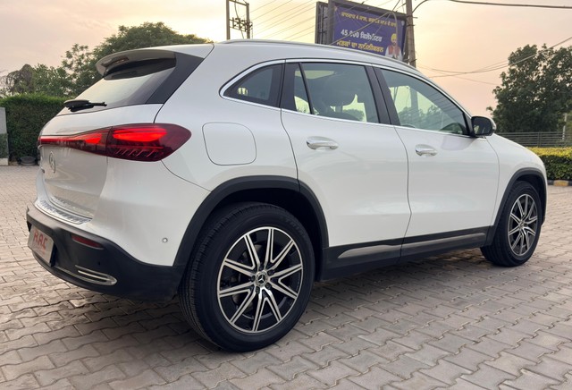 Mercedes-Benz EQA 250 Plus - Photo 6