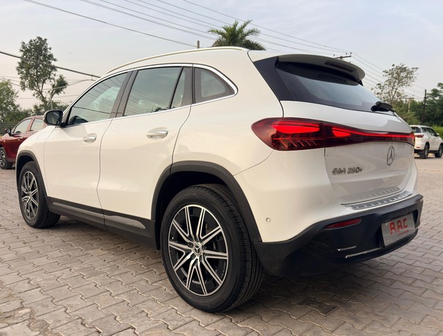 Mercedes-Benz EQA 250 Plus - Photo 4