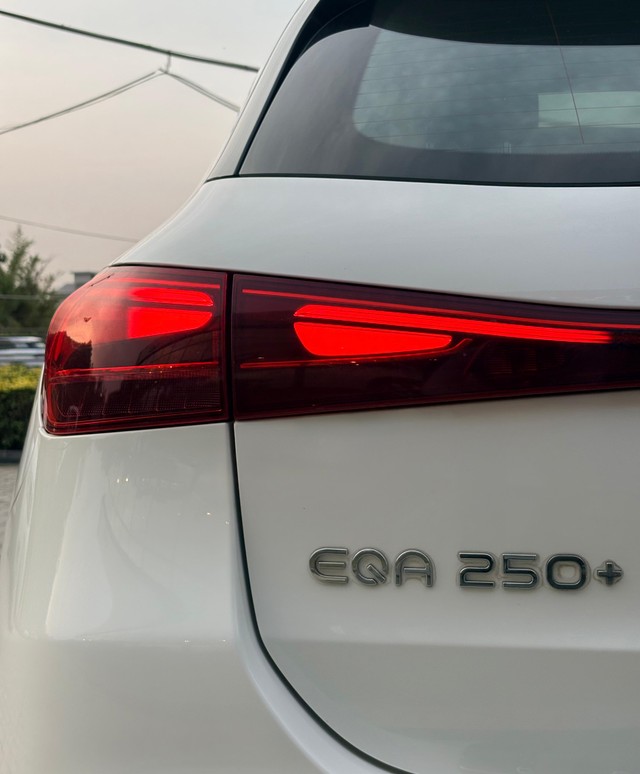 Mercedes-Benz EQA 250 Plus - Photo 9