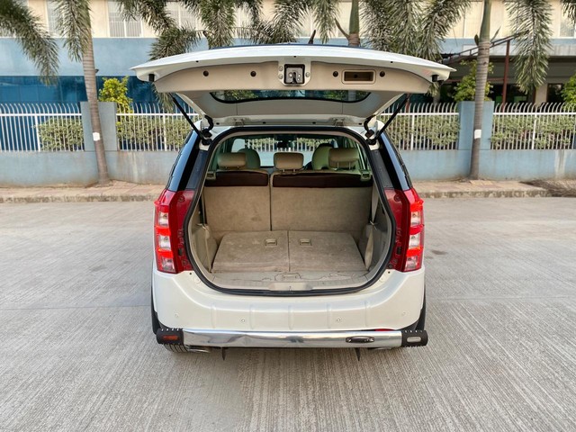 Second-hand 2017 Mahindra XUV500 W6 2WD for sale in Pune-16