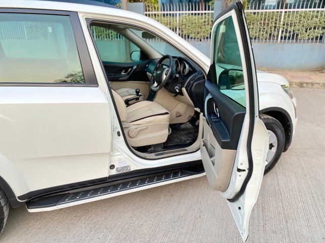 Second-hand 2017 Mahindra XUV500 W6 2WD for sale in Pune-14