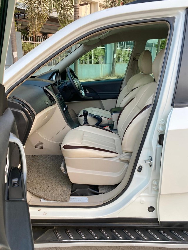 Second-hand 2017 Mahindra XUV500 W6 2WD for sale in Pune-15