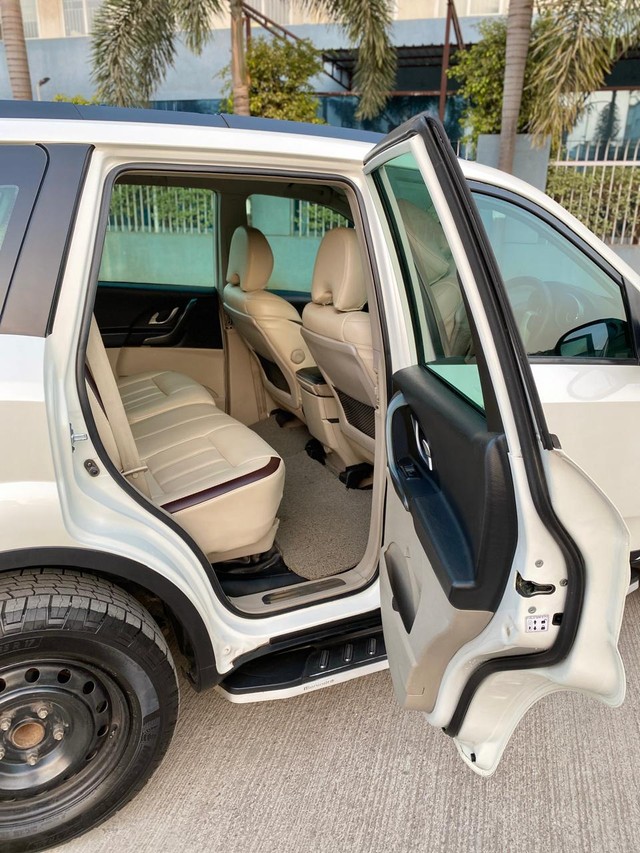 Second-hand 2017 Mahindra XUV500 W6 2WD for sale in Pune-11