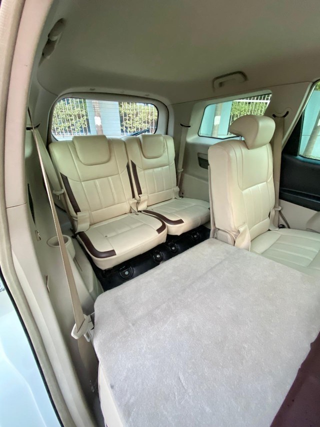 Second-hand 2017 Mahindra XUV500 W6 2WD for sale in Pune-10