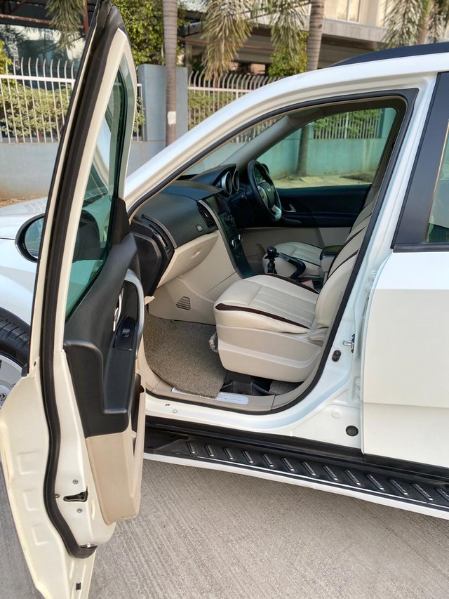 Second-hand 2017 Mahindra XUV500 W6 2WD for sale in Pune-18