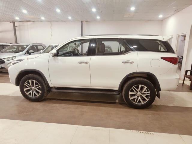 Second-hand 2018 Toyota Fortuner 2.8 4WD MT BSIV for sale in Jaipur-3