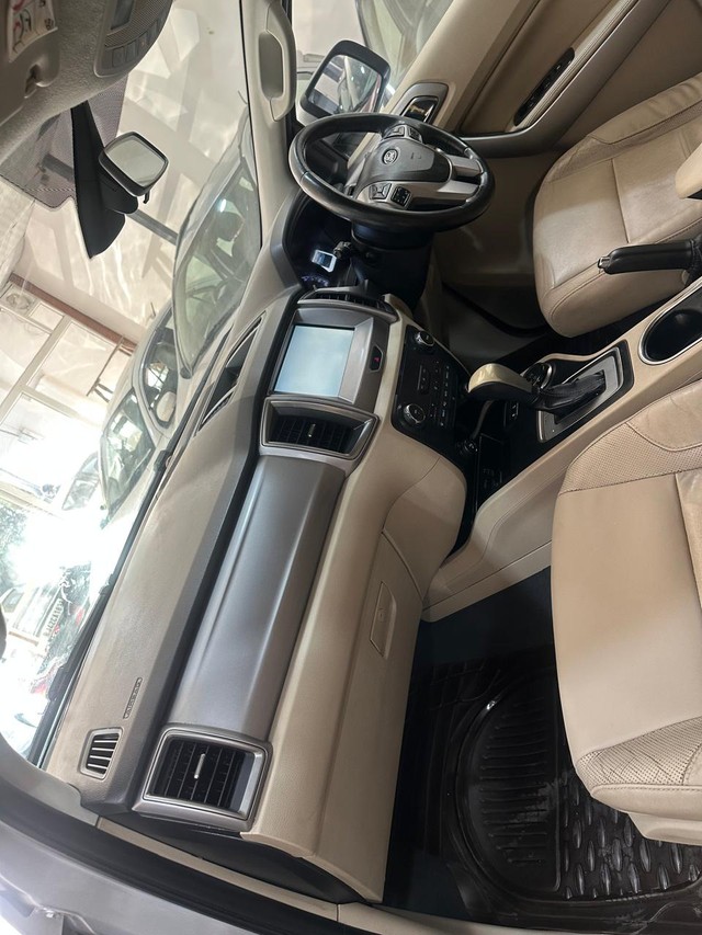 Second-hand 2017 Ford Endeavour 3.2 Titanium AT 4X4 for sale in Jaipur-9