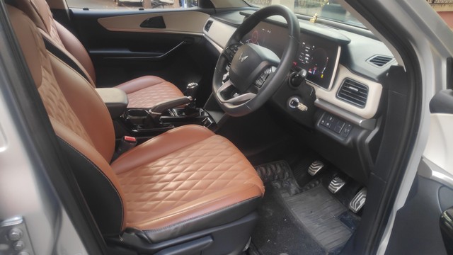 Second-hand 2024 Mahindra XUV700 AX5 5Str Diesel for sale in Bangalore-10