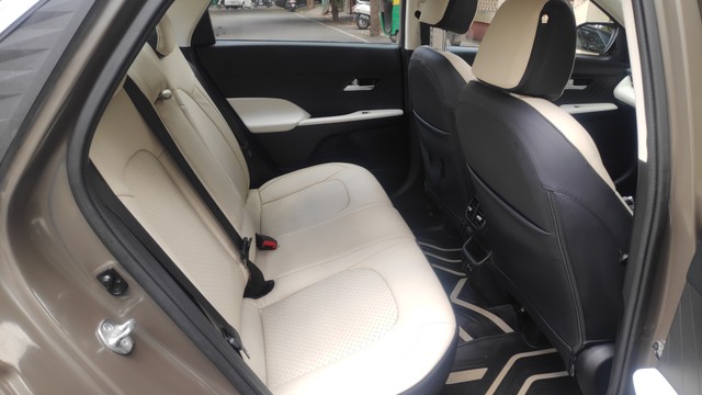 Second-hand 2023 Hyundai Verna SX for sale in Bangalore-12