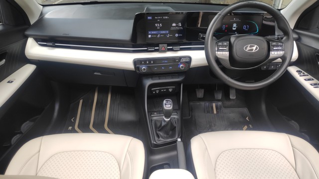 Second-hand 2023 Hyundai Verna SX for sale in Bangalore-9