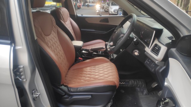 Second-hand 2024 Mahindra XUV700 AX5 5Str Diesel for sale in Bangalore-9