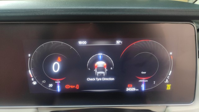 Second-hand 2024 Mahindra XUV700 AX5 5Str Diesel for sale in Bangalore-6