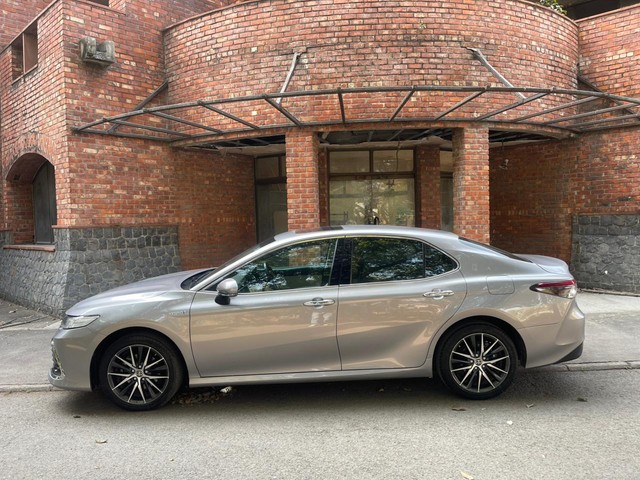 Second-hand 2024 Toyota Camry 2.5 Hybrid for sale in New Delhi-3