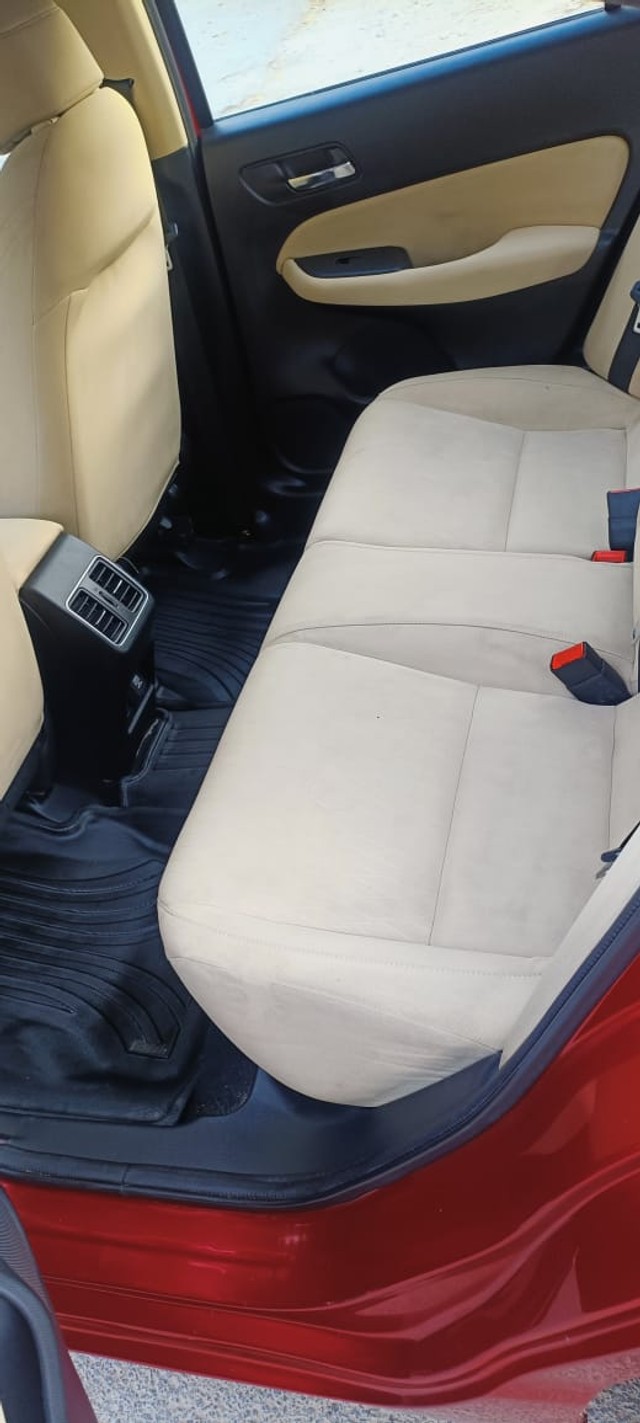 Second-hand 2020 Honda City V MT for sale in New Delhi-14