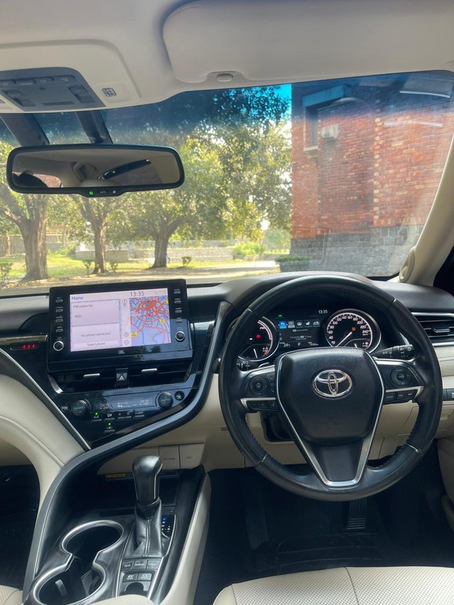 Second-hand 2024 Toyota Camry 2.5 Hybrid for sale in New Delhi-8