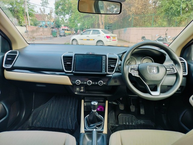 Second-hand 2021 Honda City V MT for sale in New Delhi-8