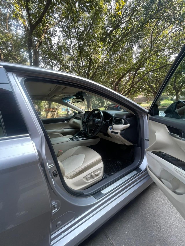 Second-hand 2024 Toyota Camry 2.5 Hybrid for sale in New Delhi-5