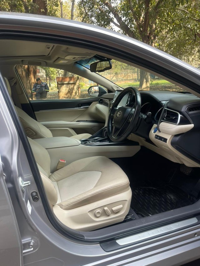 Second-hand 2024 Toyota Camry 2.5 Hybrid for sale in New Delhi-7