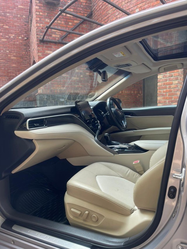 Second-hand 2024 Toyota Camry 2.5 Hybrid for sale in New Delhi-15