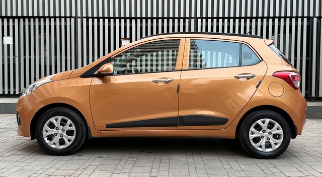 Second-hand 2014 Hyundai Grand i10 Sportz for sale in Surat-4