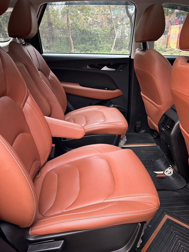Second-hand 2022 MG Hector Plus Sharp Diesel MT for sale in New Delhi-16