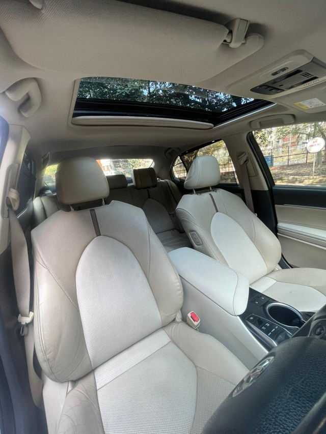 Second-hand 2024 Toyota Camry 2.5 Hybrid for sale in New Delhi-13