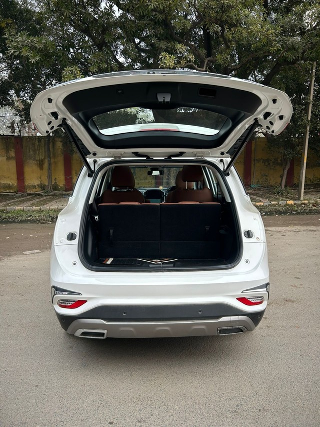 Second-hand 2022 MG Hector Plus Sharp Diesel MT for sale in New Delhi-7