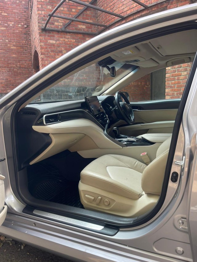 Second-hand 2024 Toyota Camry 2.5 Hybrid for sale in New Delhi-14