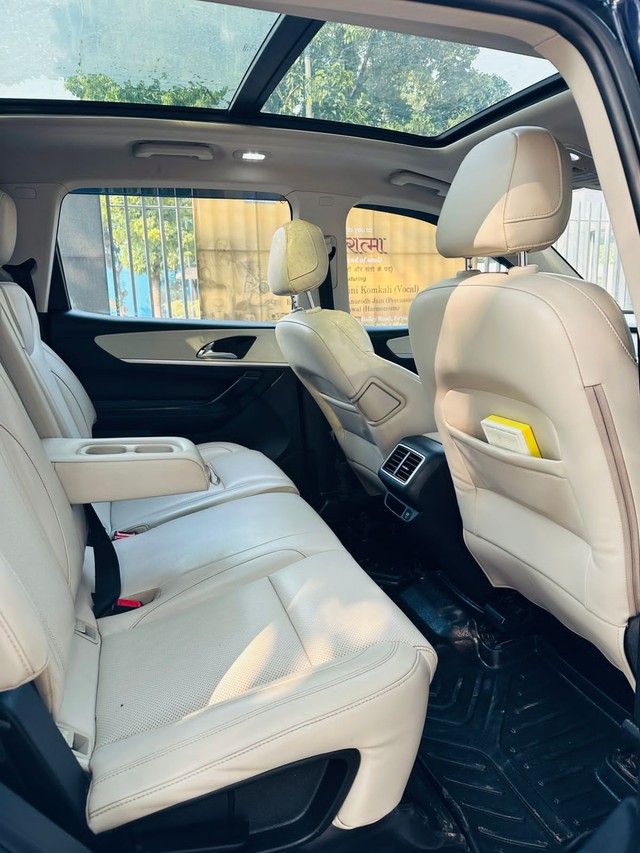 Second-hand 2023 Mahindra XUV700 AX7 7Str Diesel for sale in Patna-6