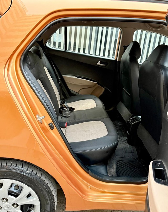 Second-hand 2014 Hyundai Grand i10 Sportz for sale in Surat-14